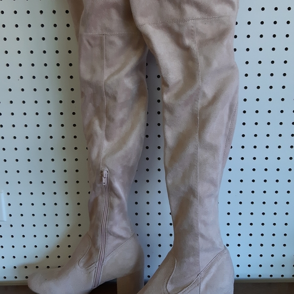 Thigh high boots by Revamped - Picture 10 of 11